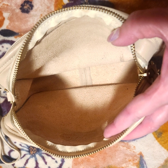 Cream Leather Crossbody - Picture 5 of 11